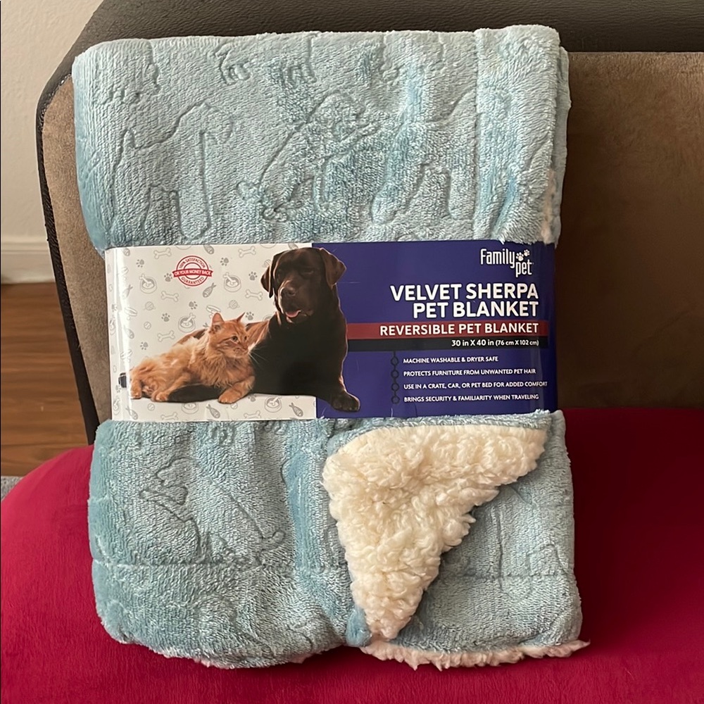 💥NEW ITEM 💥 Blue Plush Reversible Dog Blanket Bedding